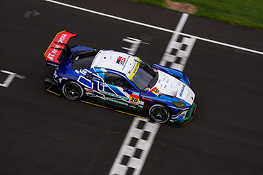 走行中のGT300 ⁄ GR86 GT