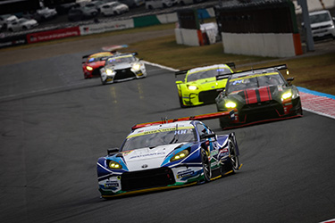 走行中のGT300 ⁄ GR86 GT