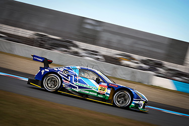 走行中のGT300 ⁄ GR86 GT