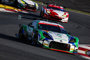 走行中のGT300 &frasl; GR86 GT