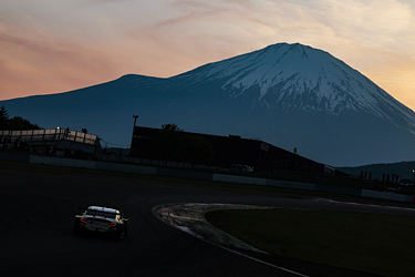 走行中のGT300 &frasl; GR86 GT