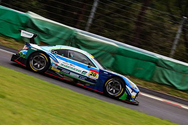 走行中のGT300 &frasl; GR86 GT