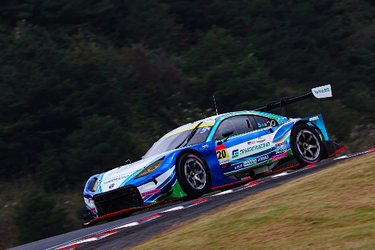 走行中のGT300 &frasl; GR86 GT