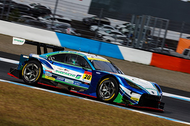 走行中のGT300 &frasl; GR86 GT